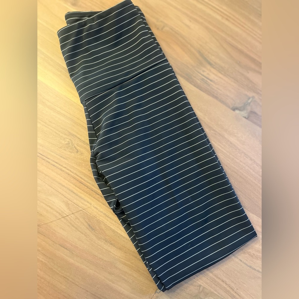 Onzie flow high-rise striped yoga leggings